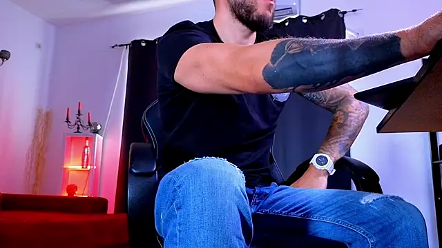 MightyAaron66 XXX чат на живо