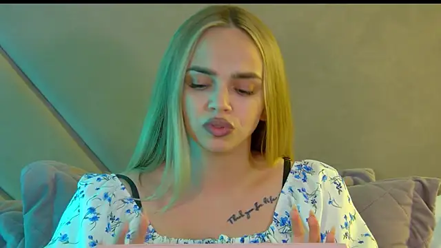 Chat +18 de AnitaVenture ao vivo