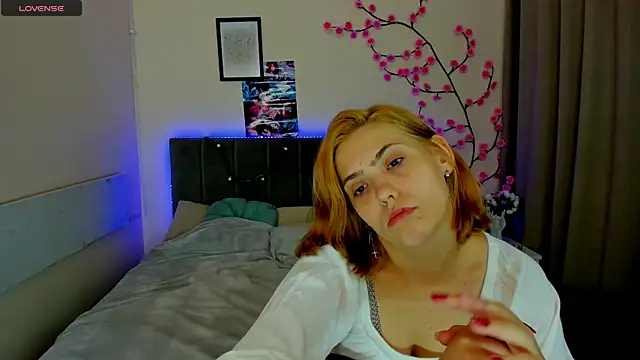 DellaRows XXX чат на живо