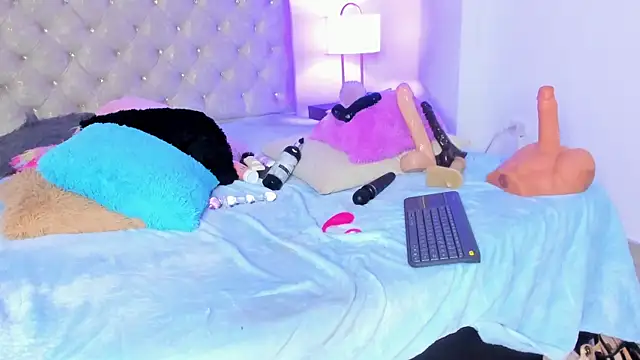צ'אט XXX בשידור חי של naomy_68