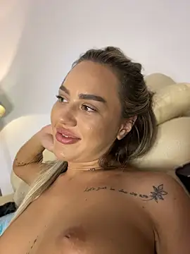 BarbieDoll13 Adlı Modelin Canlı XXX Sohbeti