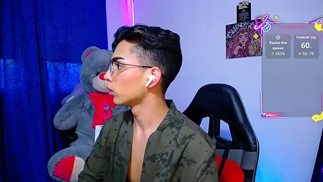 Chat XXX en directo de OwenBluee