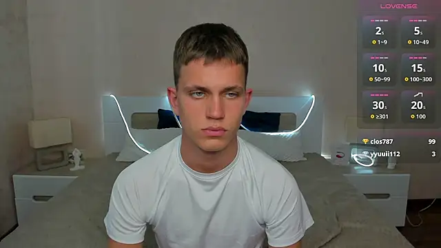 m0neyken élő XXX-chatje