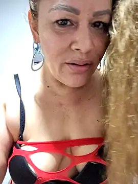 SluttyMilf79 élő XXX-chatje