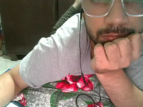 Precumboner Live XXX Chat