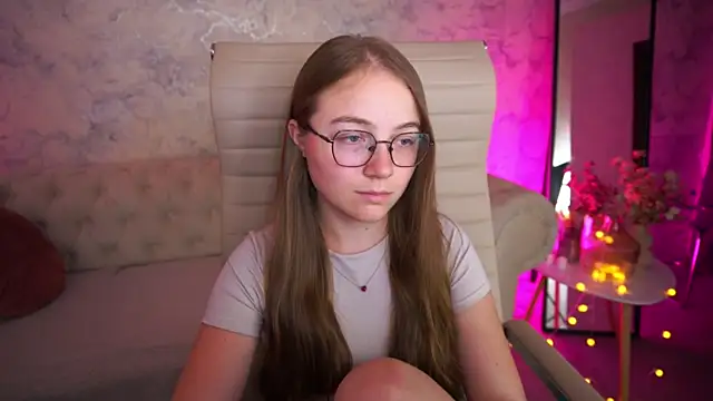 ArrinaWairr's Live XXX Chat