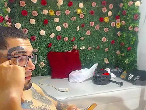 Boy_tatto77's Webcam Show