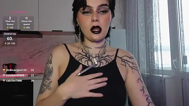 IntrigueYourDay Adlı Modelin Canlı XXX Sohbeti