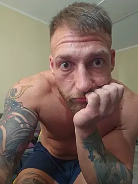 TitanInkReal – Naživo XXX chat