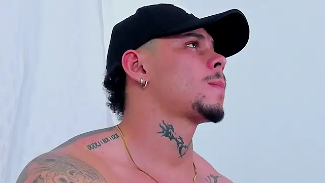 Chat XXX en directo de NoahhBrown