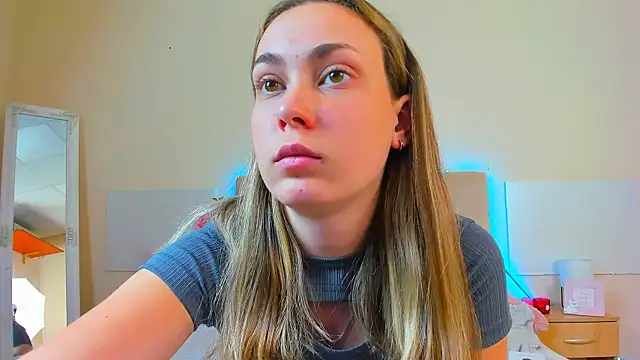 MelanieCuty Adlı Modelin Canlı XXX Sohbeti