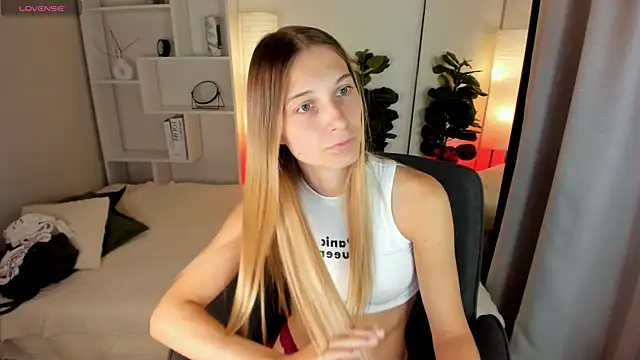 LauraPurr élő XXX-chatje