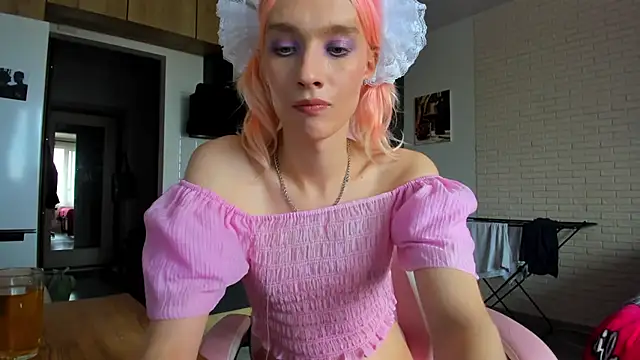 _Alice_Kitty Adlı Modelin Canlı XXX Sohbeti