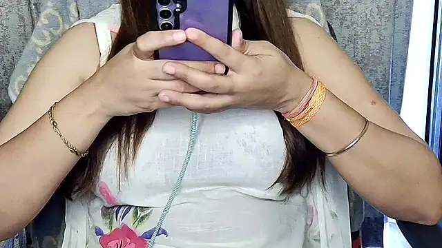 Nyra-Goddess – Naživo XXX chat