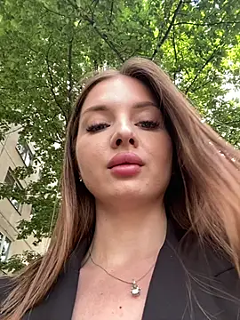 KrisMagnoly Adlı Modelin Canlı XXX Sohbeti
