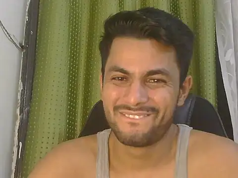 Stubborndesiboy XXX чат на живо