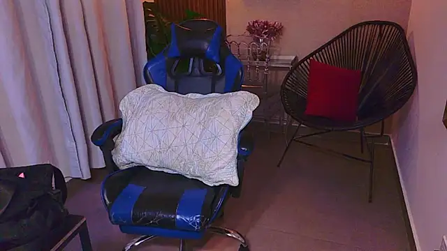 Chat +18 de Kenya--Buhle ao vivo