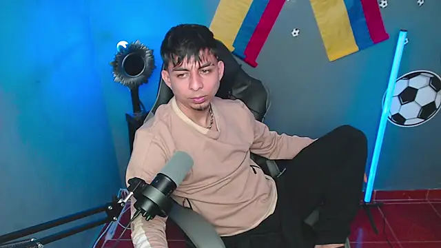 ALPHA_LATINOn Live XXX chat