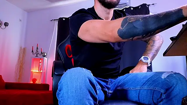 MightyAaron66 Live XXX Chat