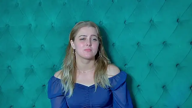 EllaBells live XXX chat