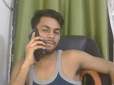 แชท XXX สดของ Stubborndesiboy