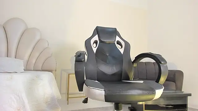 MaximusClark Live XXX Chat