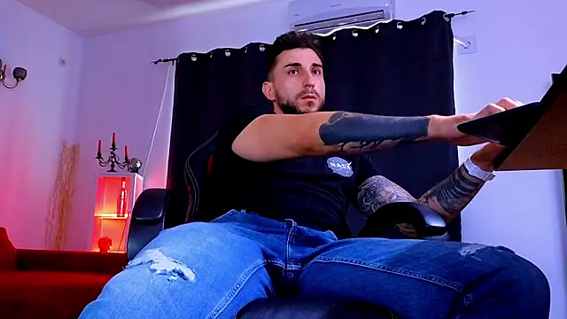 MightyAaron66 Live XXX-chat