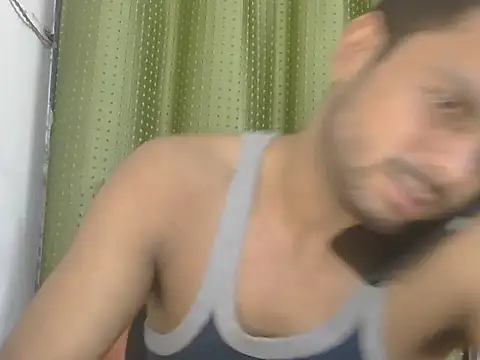 StubborndesiboyのライブXXXチャット