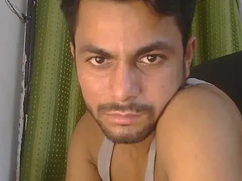 Stubborndesiboy – Live XXX-chat
