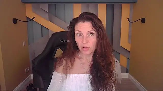 EllaLong Chat XXX in diretta