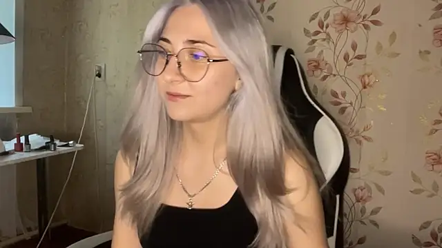 WhitePowerGirlのライブXXXチャット