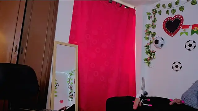 MiaCollinssx লাইভ XXX চ্যাট