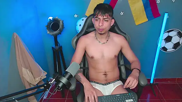 ALPHA_LATINO Chat XXX live