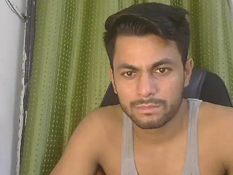Stubborndesiboy লাইভ XXX চ্যাট