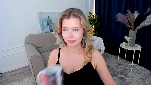 FollowLovee Live XXX Chat