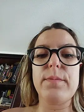 dolcehelena993 XXX чат на живо