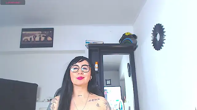 Онлайн чат XXX Vicky_hotmilf