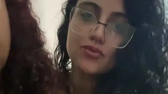 MENINAS_70 Show in webcam