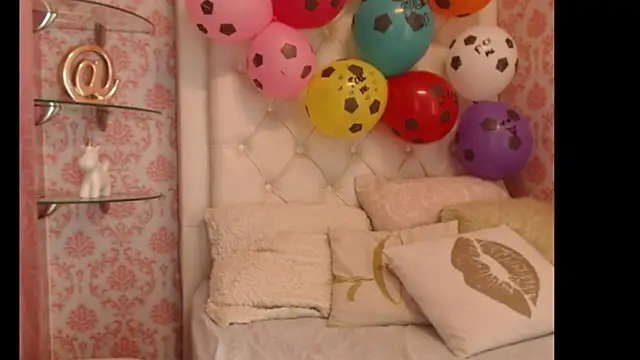 Escarleth_Fox Adlı Modelin Canlı XXX Sohbeti