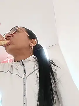 Chat +18 de Rouse69__ ao vivo