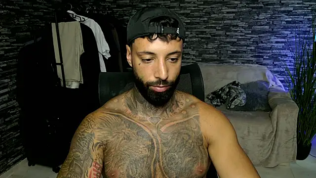 MasculineGuy99 live XXX chat