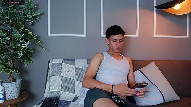 Alejo_and_Patrick's Live XXX Chat