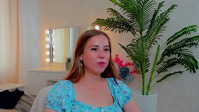 LauraleeJuran's Live XXX Chat