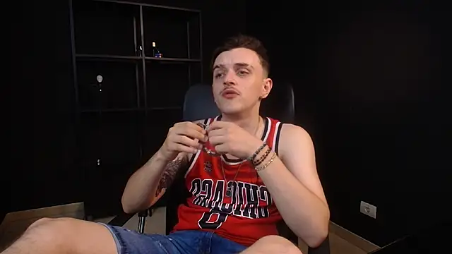 FelixStarkk Adlı Modelin Canlı XXX Sohbeti