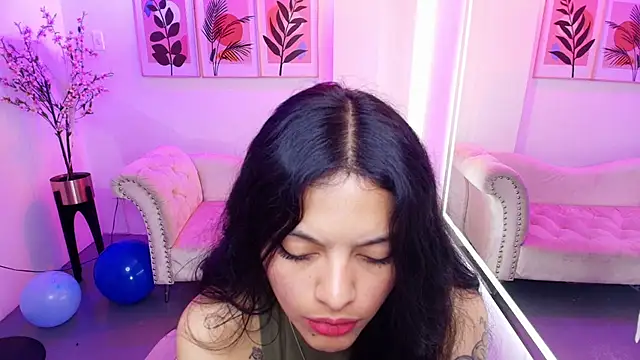 Maddie_T18 লাইভ XXX চ্যাট