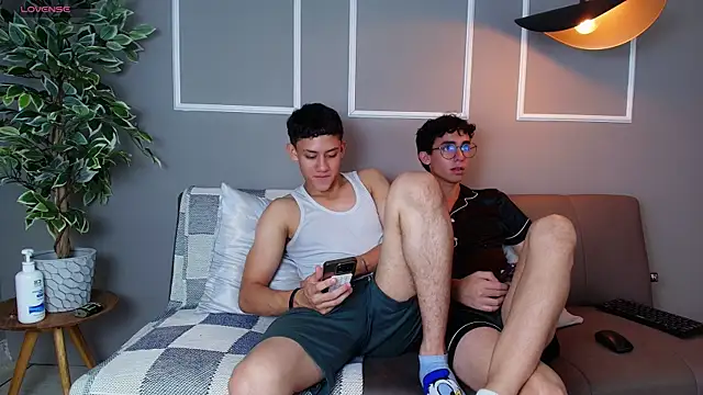 Alejo_and_Patrick – Naživo XXX chat