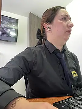 suzy-111 Show in webcam