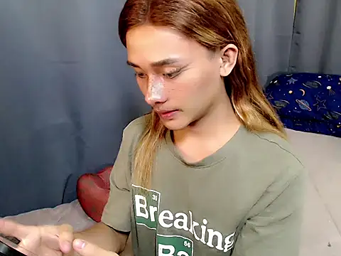 Petite_HugeCock Live XXX-chat