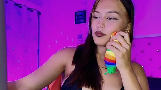 دردشة naomifire_ الجنسية المباشرة