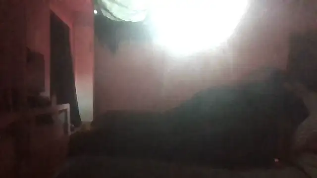 1n0nlythroat Chat XXX in diretta
